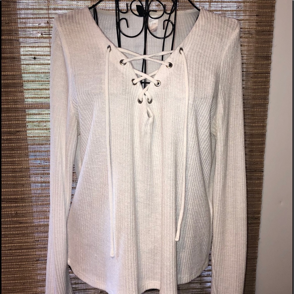 🍉 3/$15 White lace up neck long sleeve top